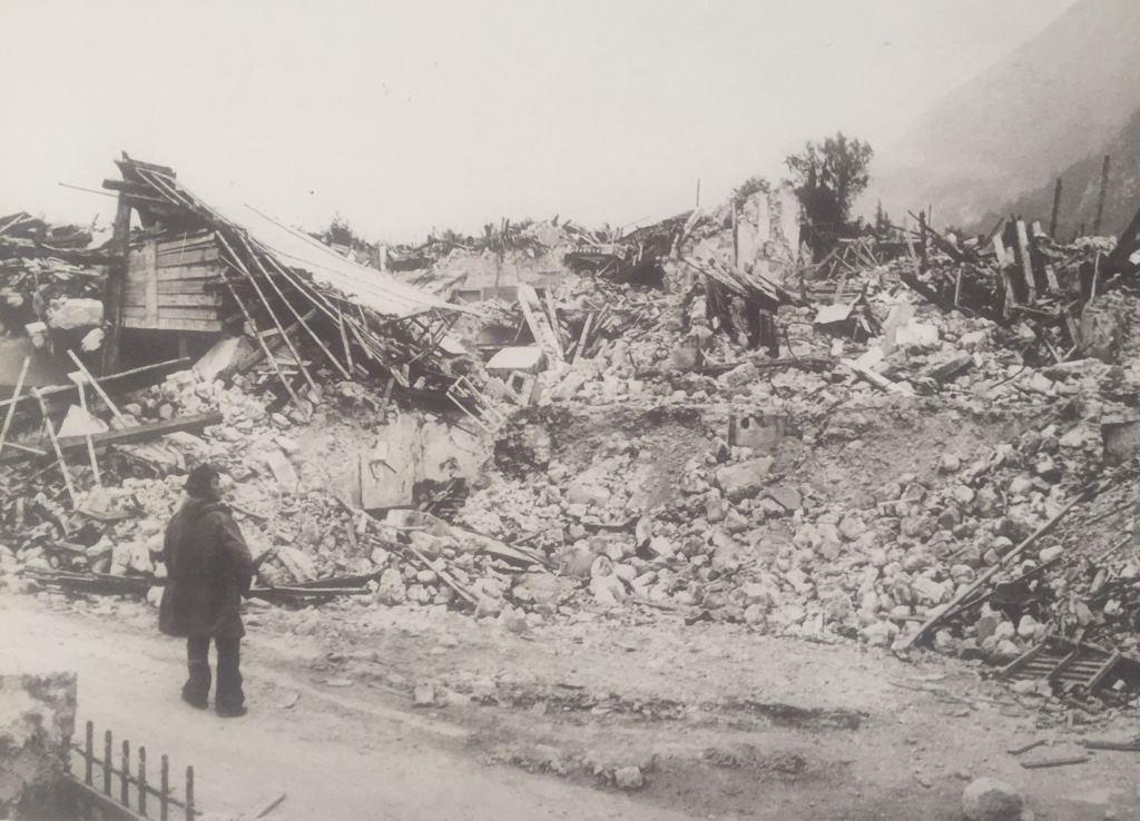 Earthquake rubble in Gemona - enlarge
